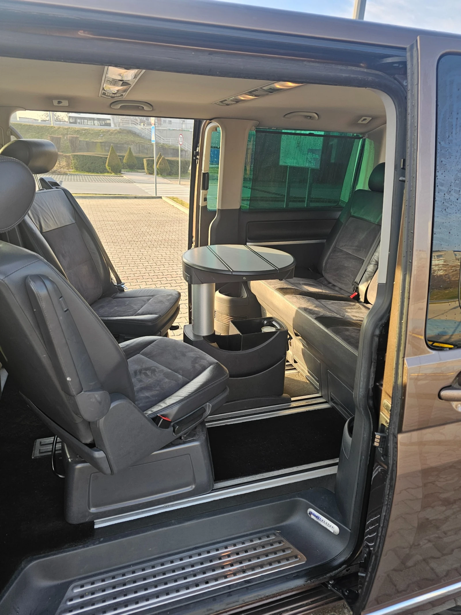 VW Multivan Highline / 4 Motion , снимка 17 - Автомобили и джипове - 53954301