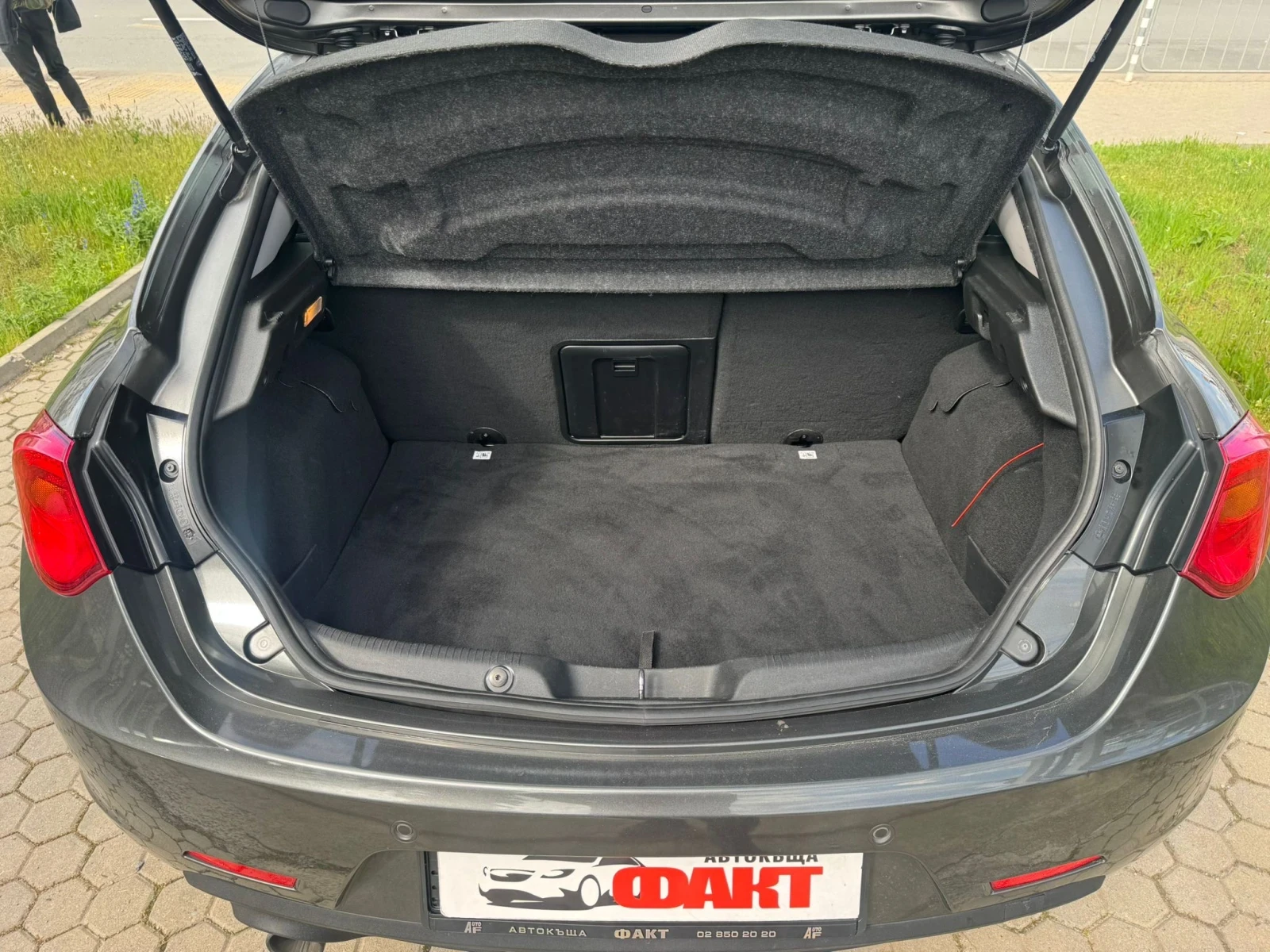 Alfa Romeo Giulietta 1.4i/ГАЗ, снимка 16 - Автомобили и джипове - 54661180