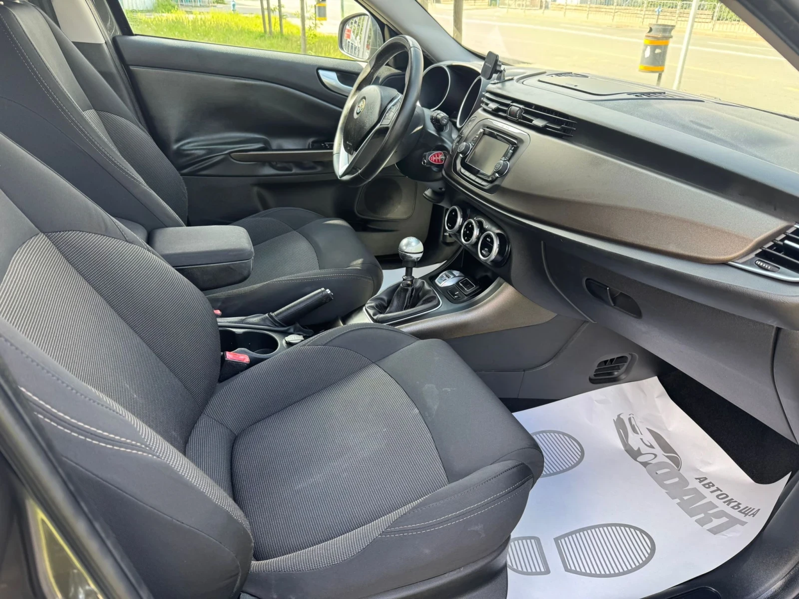 Alfa Romeo Giulietta 1.4i/ГАЗ, снимка 11 - Автомобили и джипове - 54661180