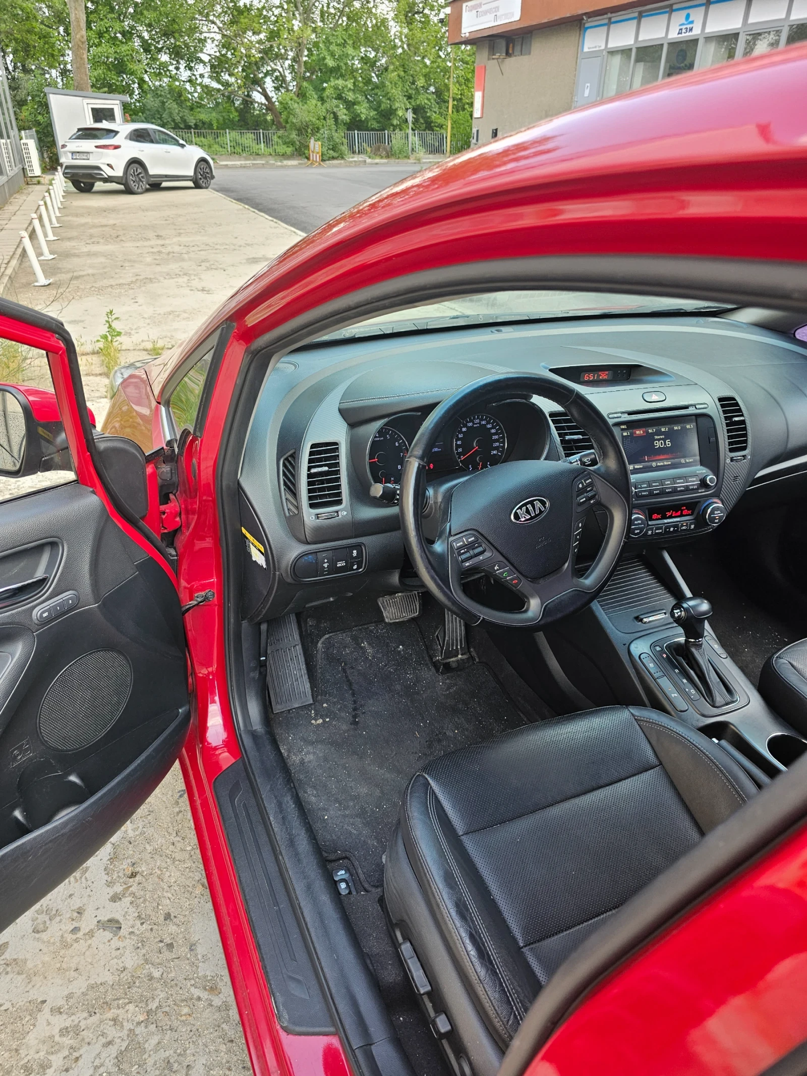 Kia K3 1.6 Model 2015, снимка 8 - Автомобили и джипове - 54799011