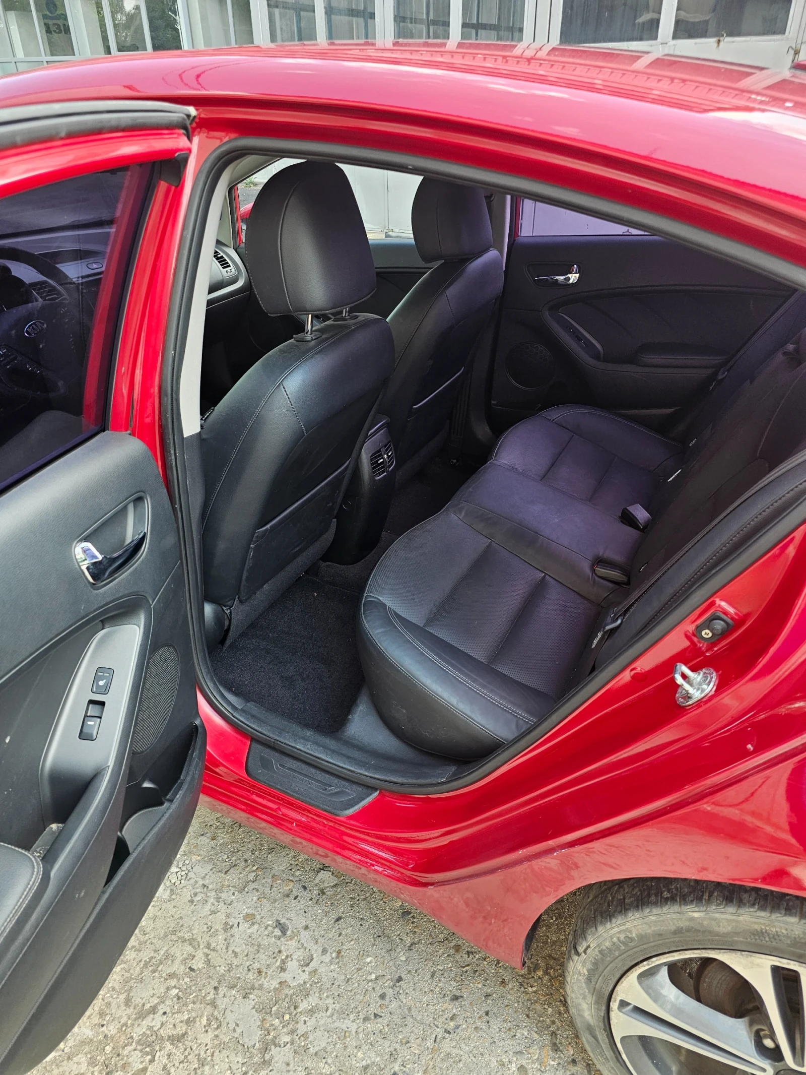 Kia K3 1.6 Model 2015, снимка 9 - Автомобили и джипове - 54799011