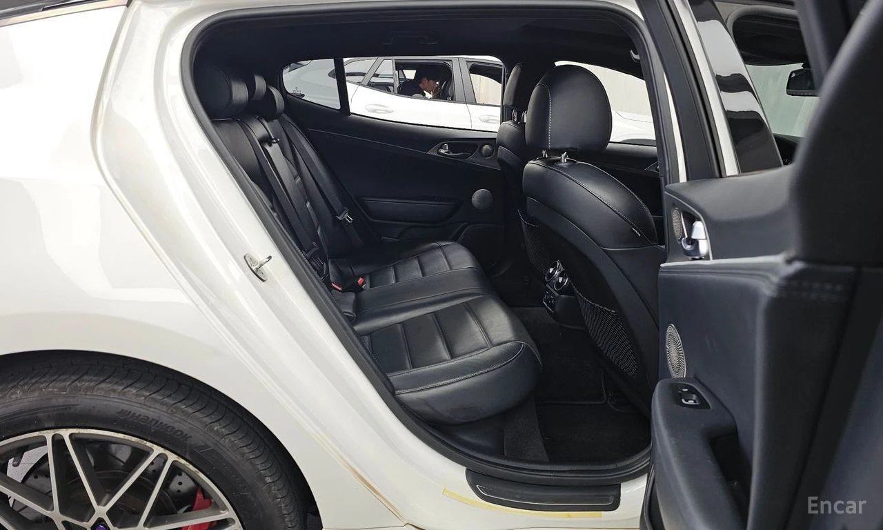 Kia Stinger 3.3* TURBO* ПОДГРЕВ* ОБДУХВАНЕ* ХЕДЪП* LANE* ASSIS, снимка 16 - Автомобили и джипове - 55421155