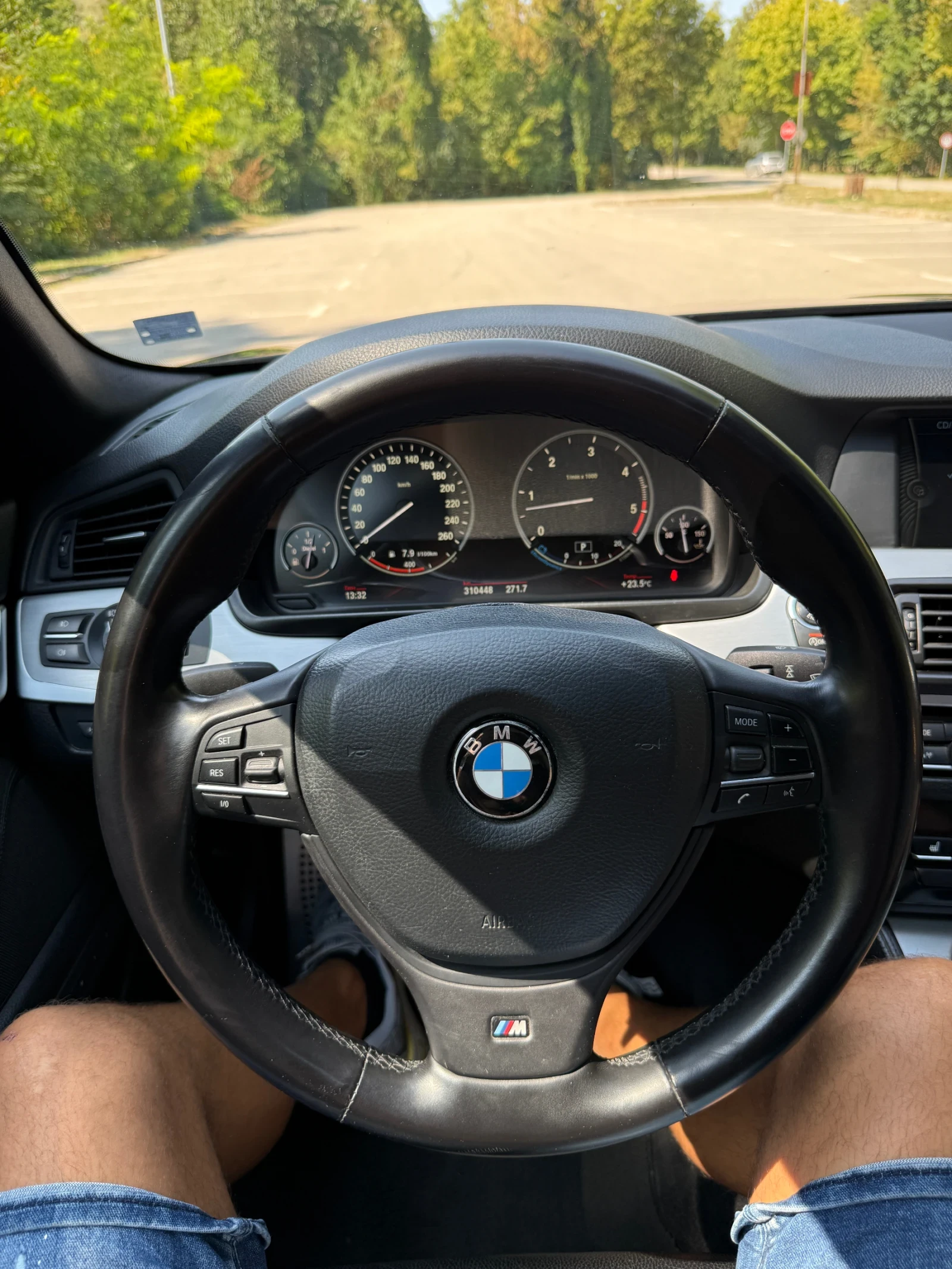 BMW 530 Х Drive, снимка 13 - Автомобили и джипове - 55935613