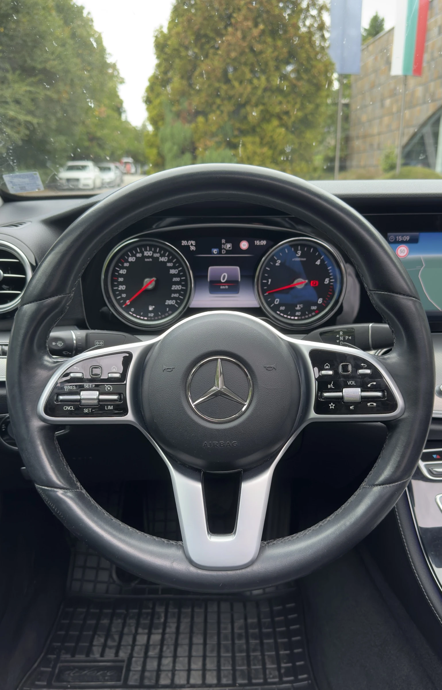 Mercedes-Benz E 400 AMG * 4Matic * Pano * TOP * Лизинг * Бартер, снимка 12 - Автомобили и джипове - 56202798