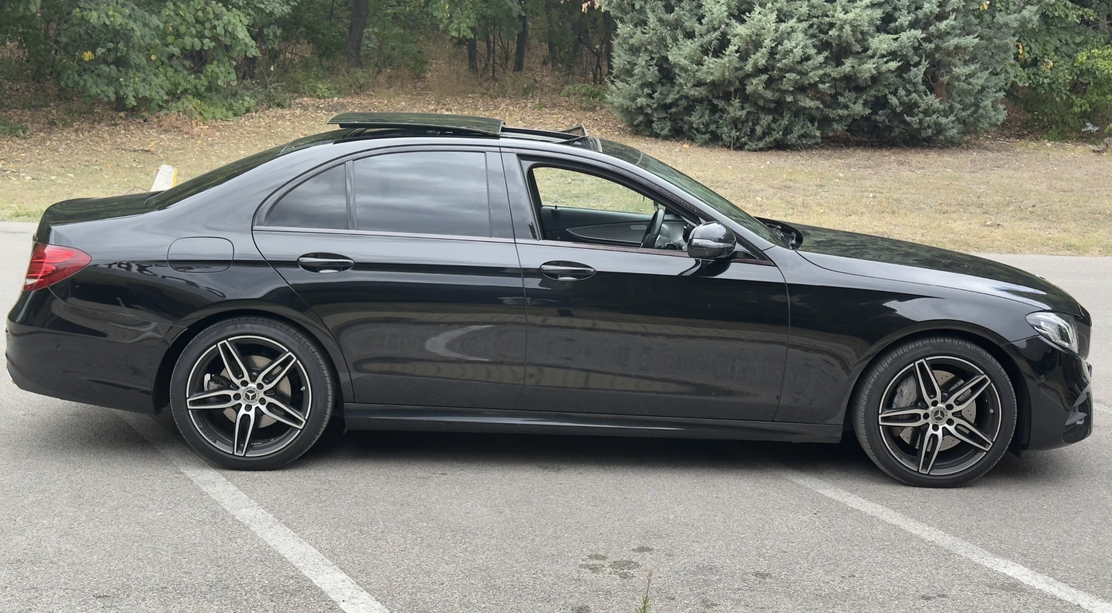 Mercedes-Benz E 400 AMG * 4Matic * Pano * TOP * Лизинг * Бартер, снимка 3 - Автомобили и джипове - 56202798