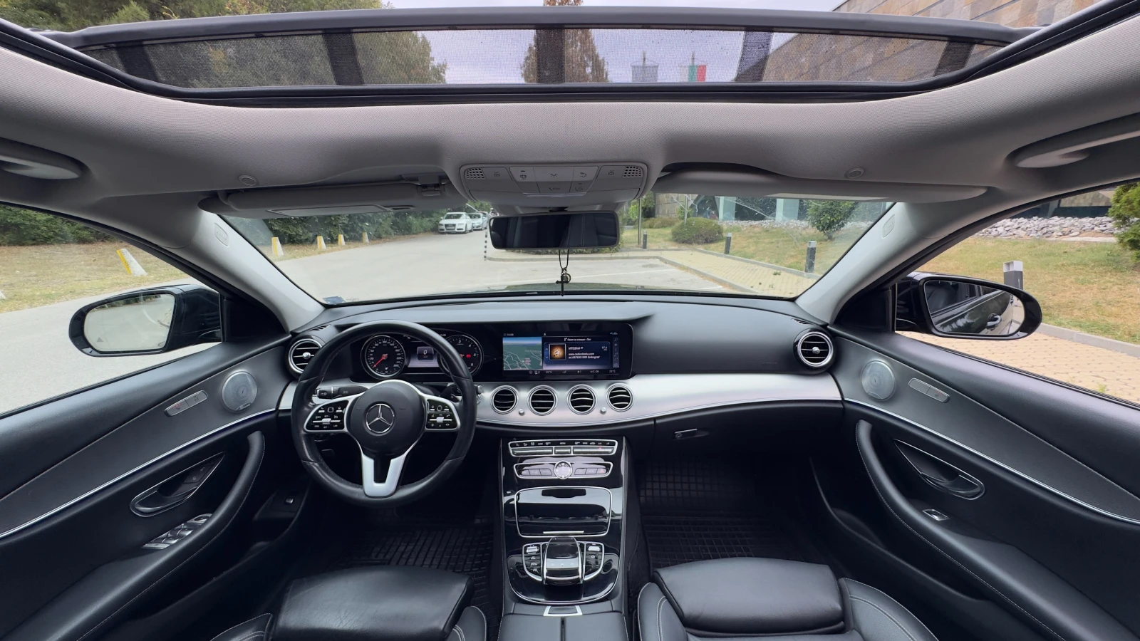 Mercedes-Benz E 400 AMG * 4Matic * Pano * TOP * Лизинг * Бартер, снимка 8 - Автомобили и джипове - 56202798