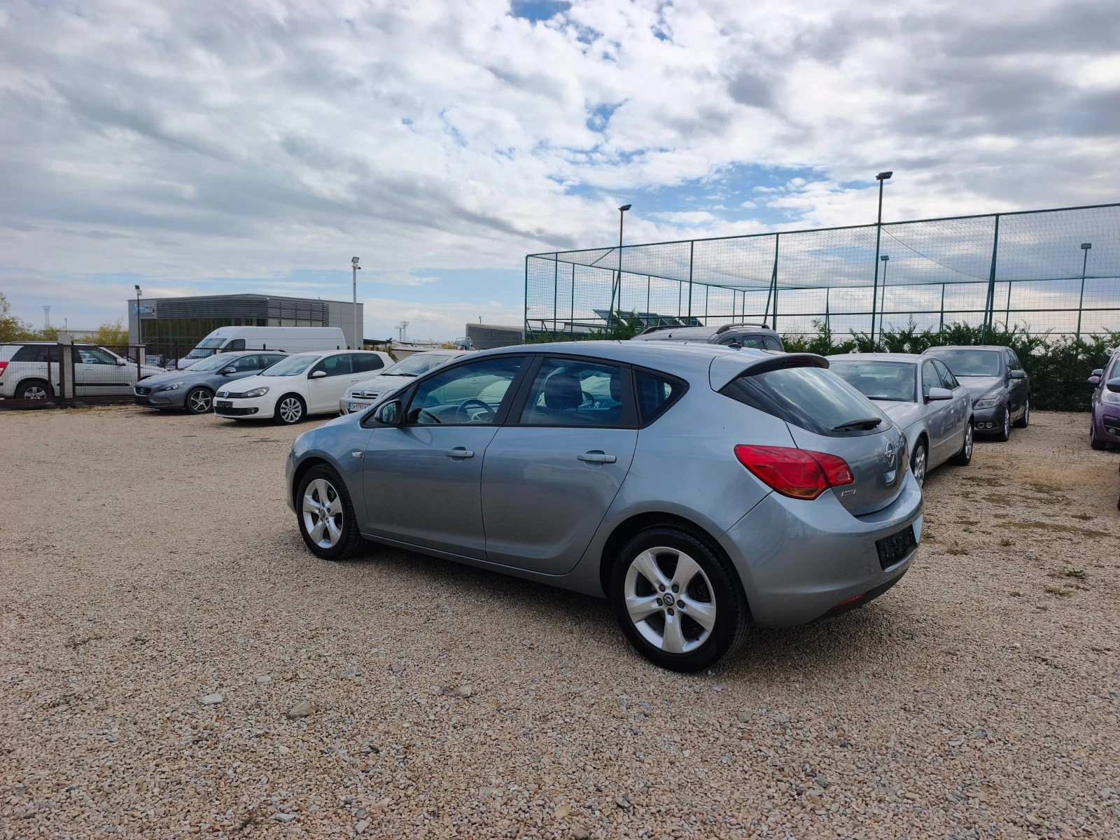 Opel Astra КАТО НОВА, снимка 9 - Автомобили и джипове - 56461350