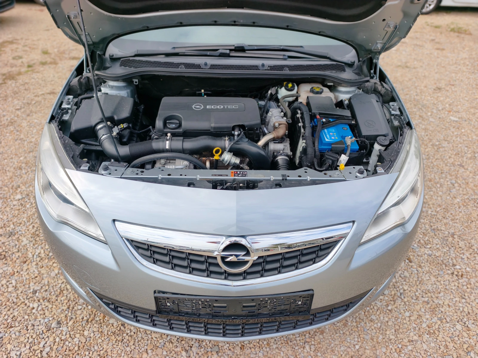 Opel Astra КАТО НОВА, снимка 17 - Автомобили и джипове - 56461350