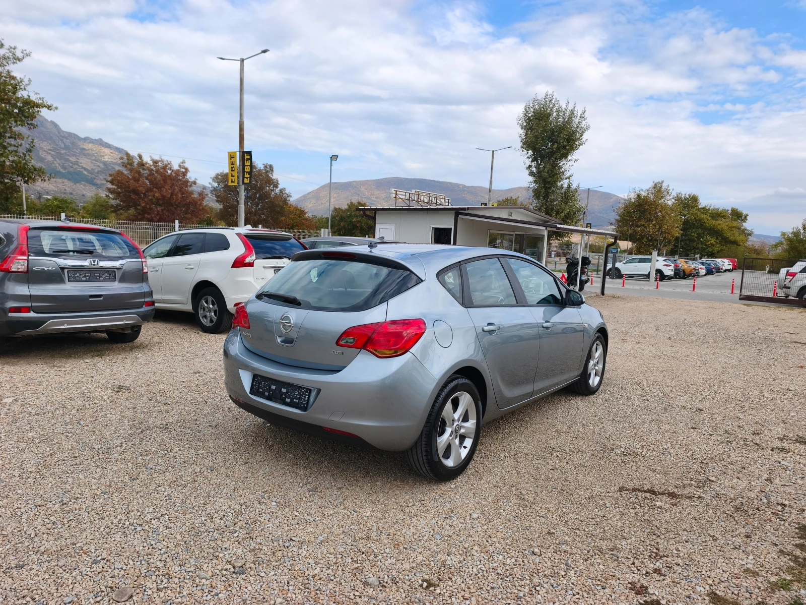 Opel Astra КАТО НОВА, снимка 6 - Автомобили и джипове - 56461350