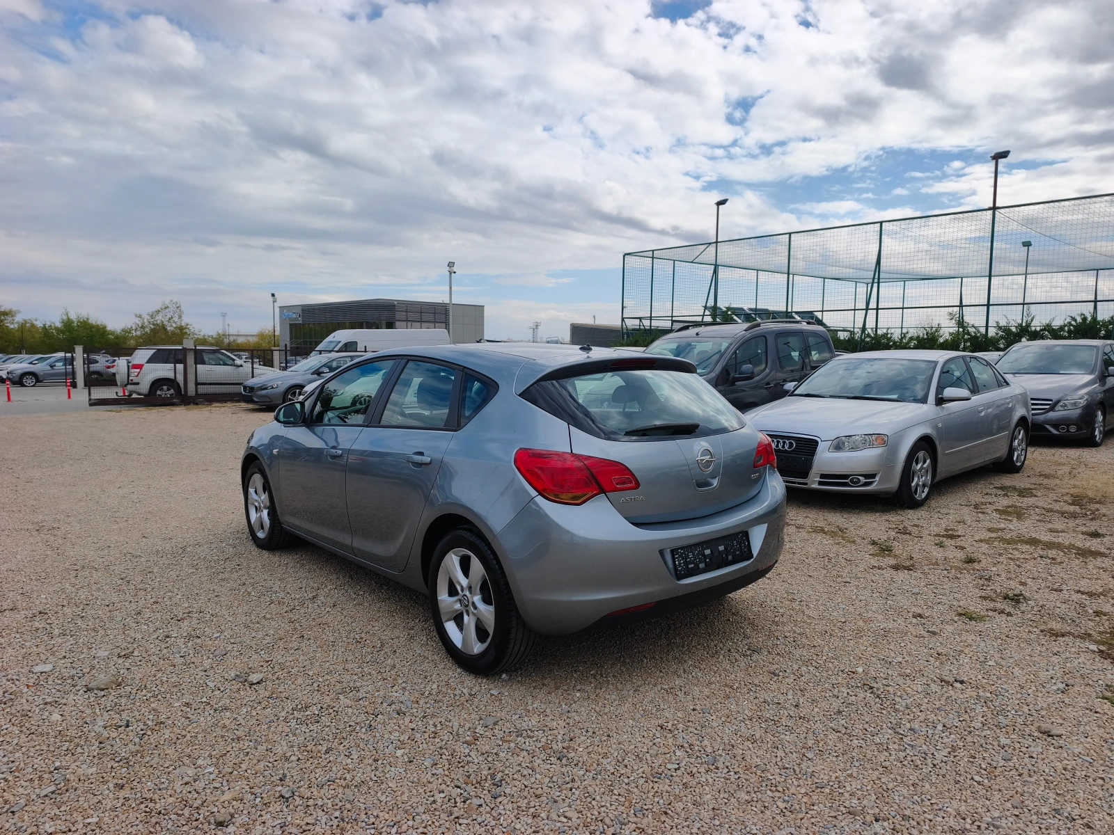 Opel Astra КАТО НОВА, снимка 8 - Автомобили и джипове - 56461350