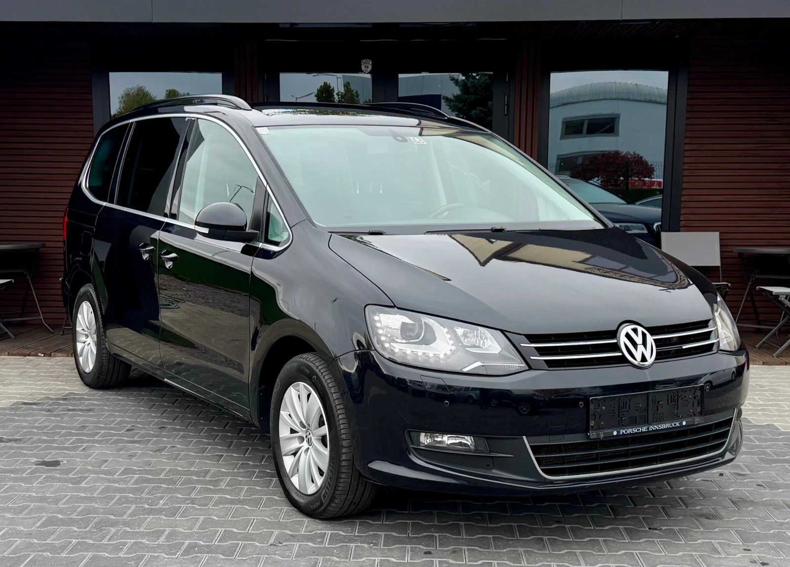 VW Sharan 4Motion* Navi* Подгрев* Лизинг, снимка 3 - Автомобили и джипове - 56481215