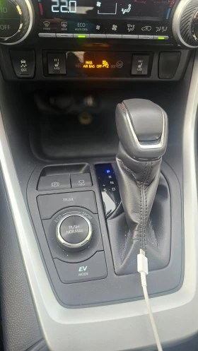 Toyota Rav4 XLE Premium Hybrid, снимка 14