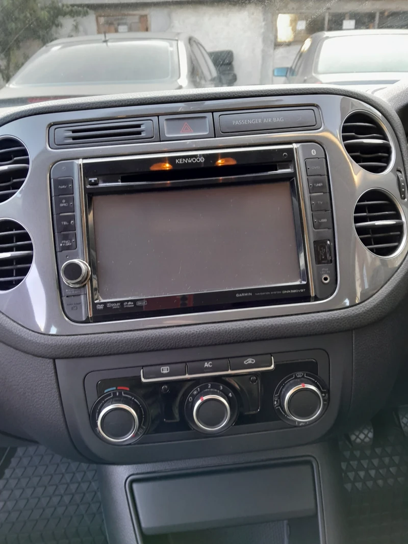 VW Tiguan, снимка 7 - Автомобили и джипове - 52449112