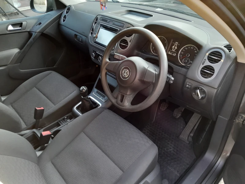 VW Tiguan, снимка 11 - Автомобили и джипове - 52449112