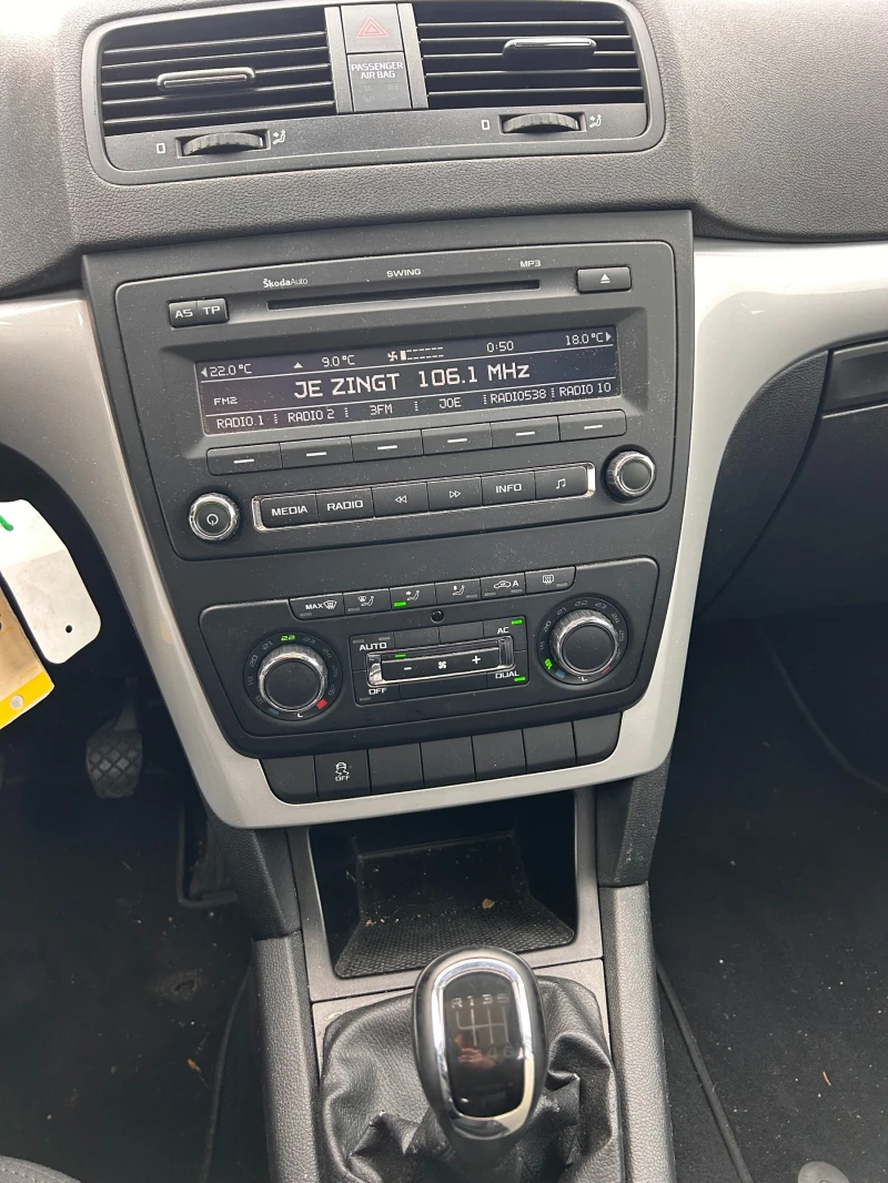 Skoda Yeti 1.2TSI PANORAM EURO 5, снимка 12 - Автомобили и джипове - 52694540