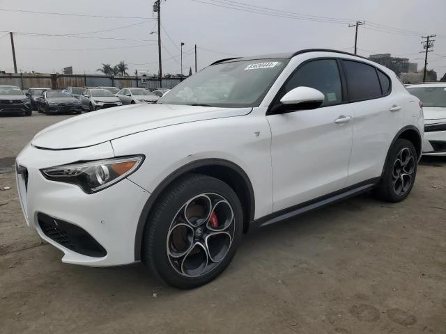 Alfa Romeo Stelvio TI* DISTRONIC* PANO* ПОДГРЕВИ* ОБДУХ, снимка 1 - Автомобили и джипове - 48418792