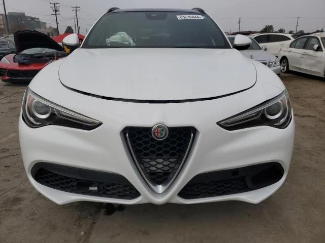 Alfa Romeo Stelvio TI* DISTRONIC* PANO* ПОДГРЕВИ* ОБДУХ, снимка 2 - Автомобили и джипове - 48418792