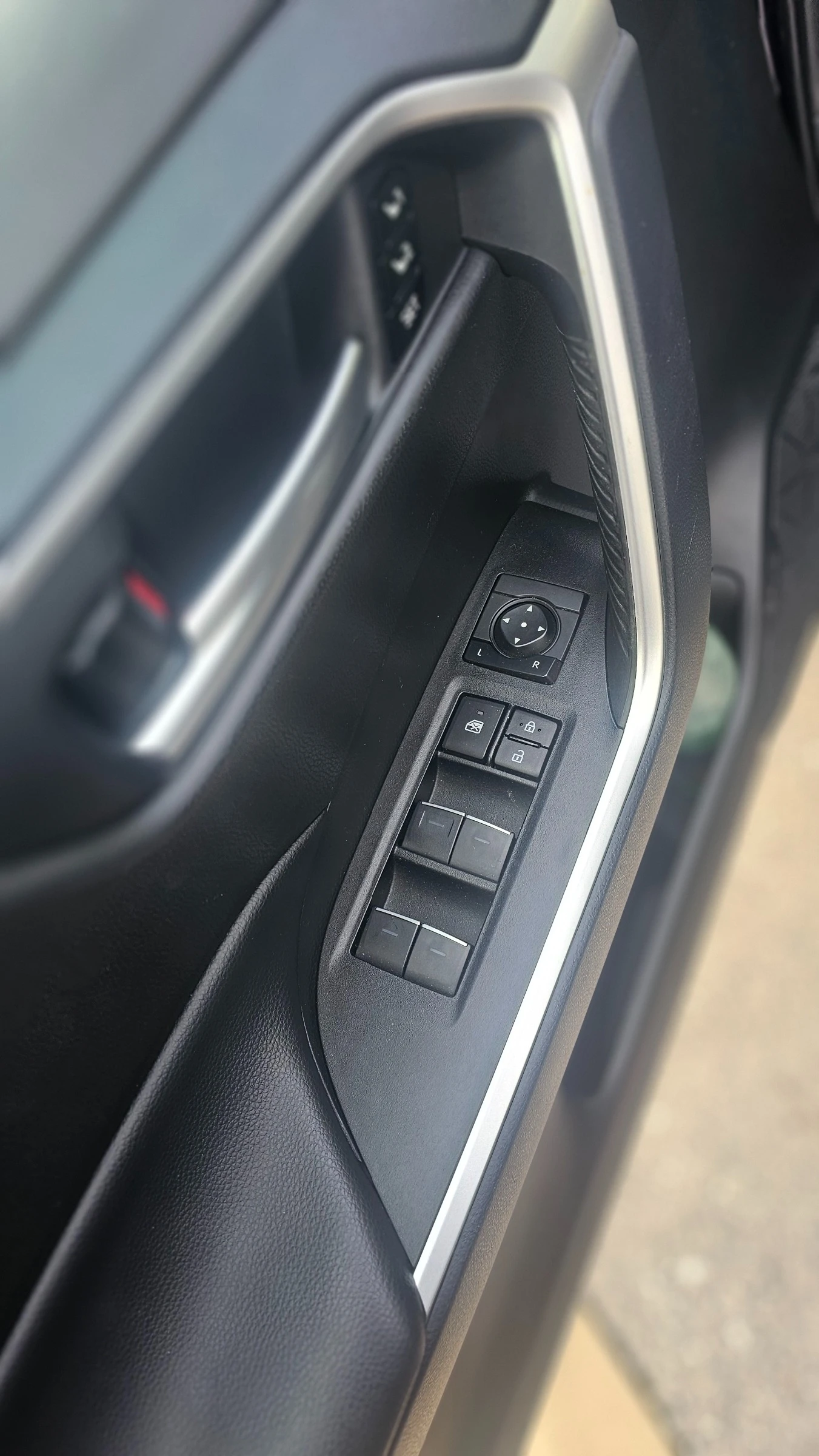 Toyota Rav4 XLE Premium Hybrid - изображение 4