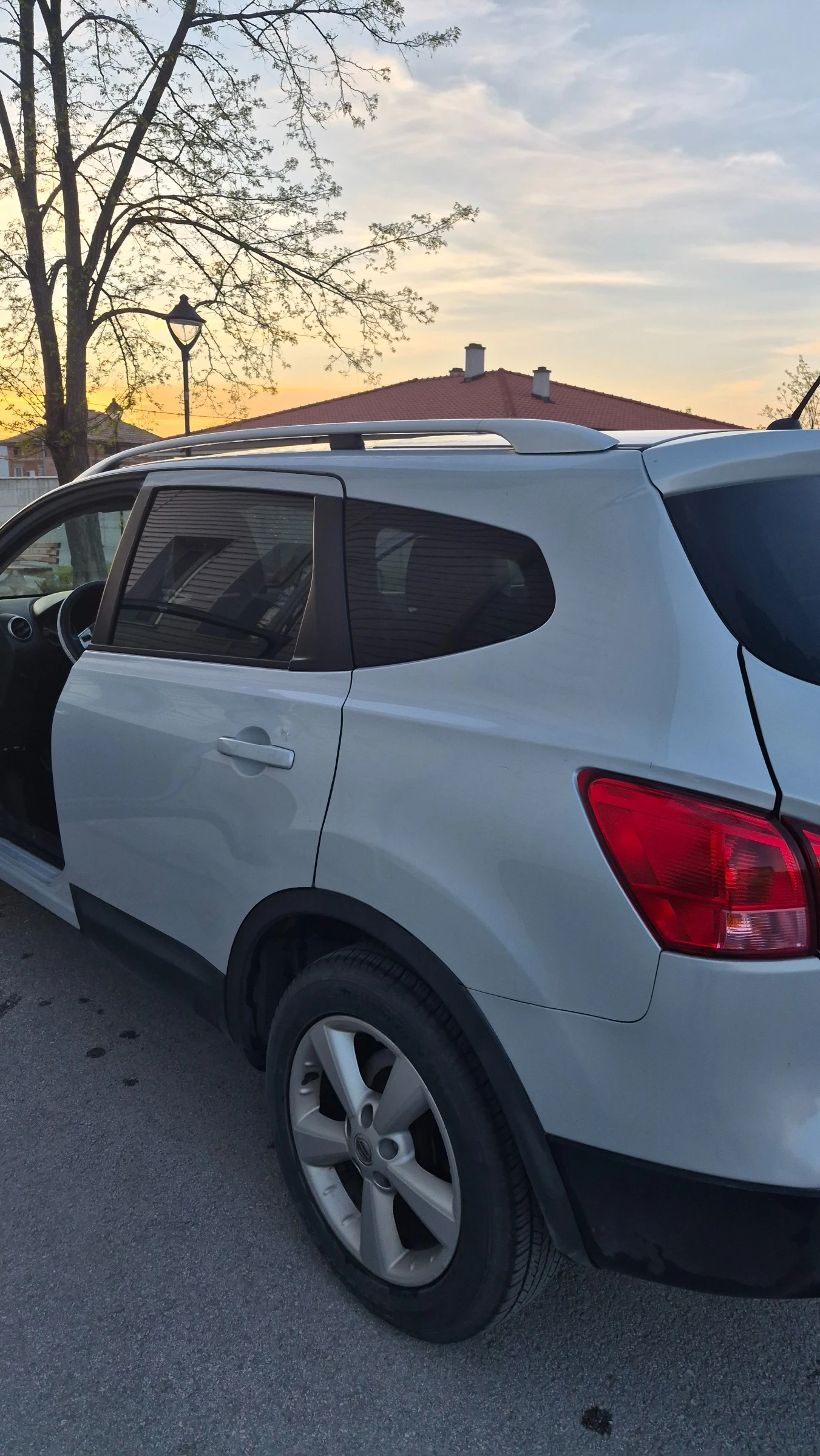 Nissan Qashqai 1.5 DCI + 2, снимка 2 - Автомобили и джипове - 54346081