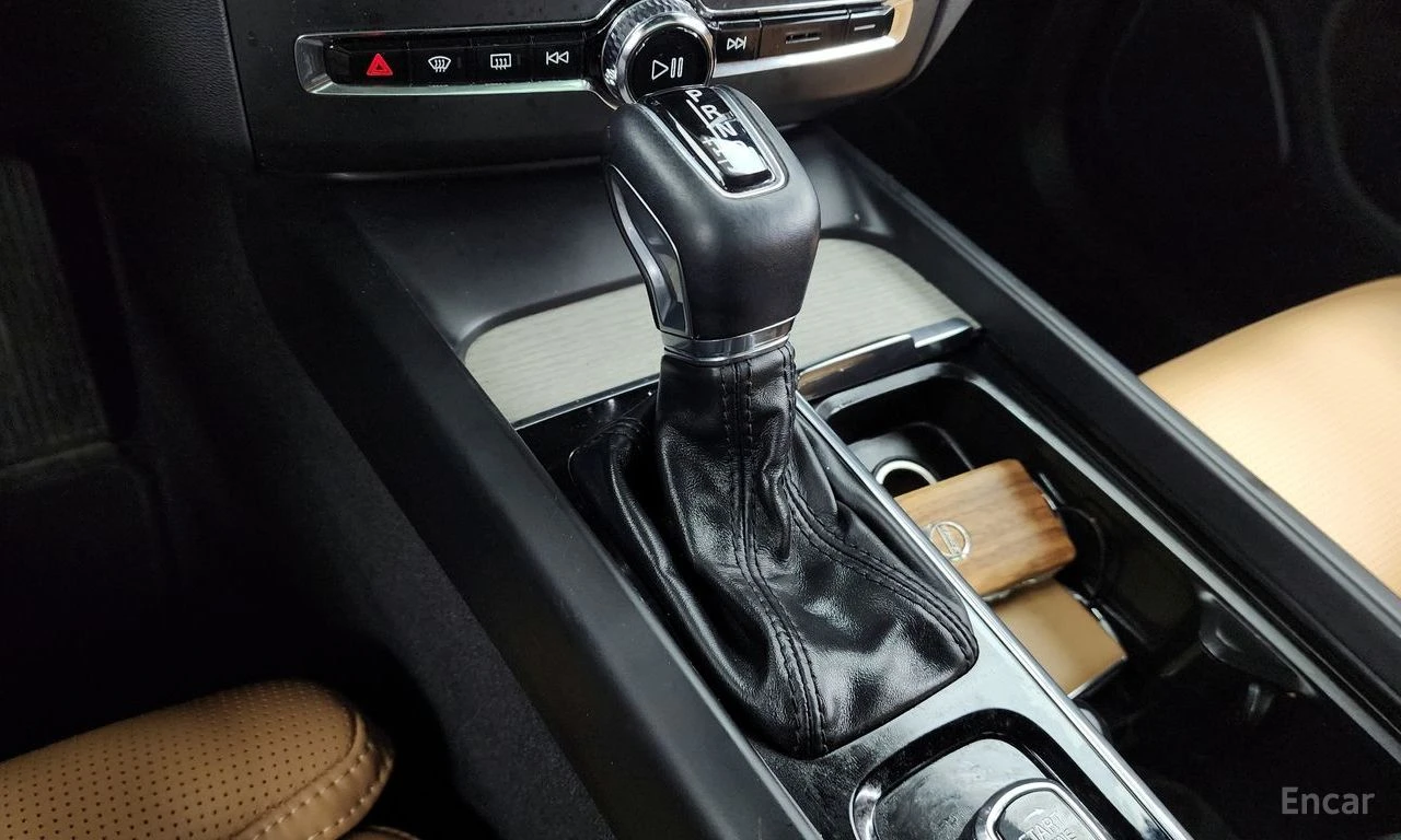 Volvo XC60 T6 INSCRIPTION/360 VIEW/LANE ASSIST/KEYLESS, снимка 11 - Автомобили и джипове - 54644453