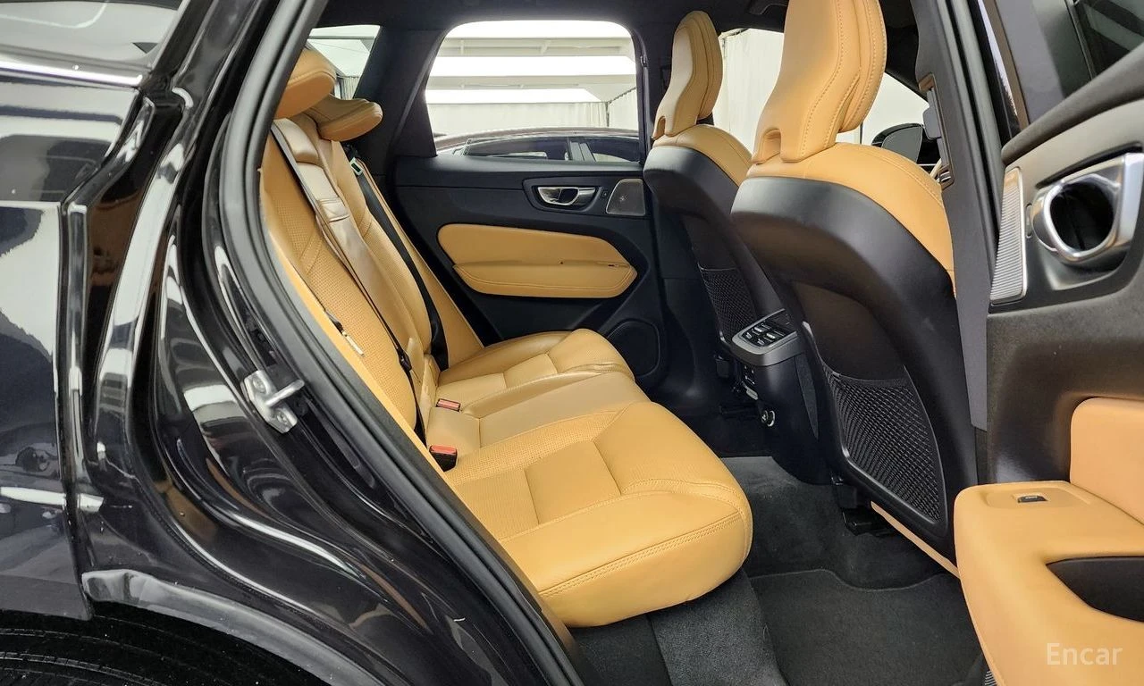 Volvo XC60 T6 INSCRIPTION/360 VIEW/LANE ASSIST/KEYLESS, снимка 14 - Автомобили и джипове - 54644453
