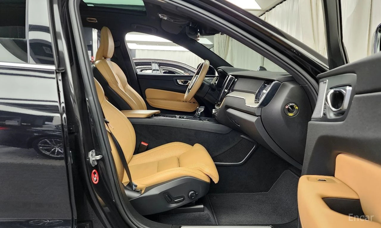Volvo XC60 T6 INSCRIPTION/360 VIEW/LANE ASSIST/KEYLESS, снимка 10 - Автомобили и джипове - 54644453