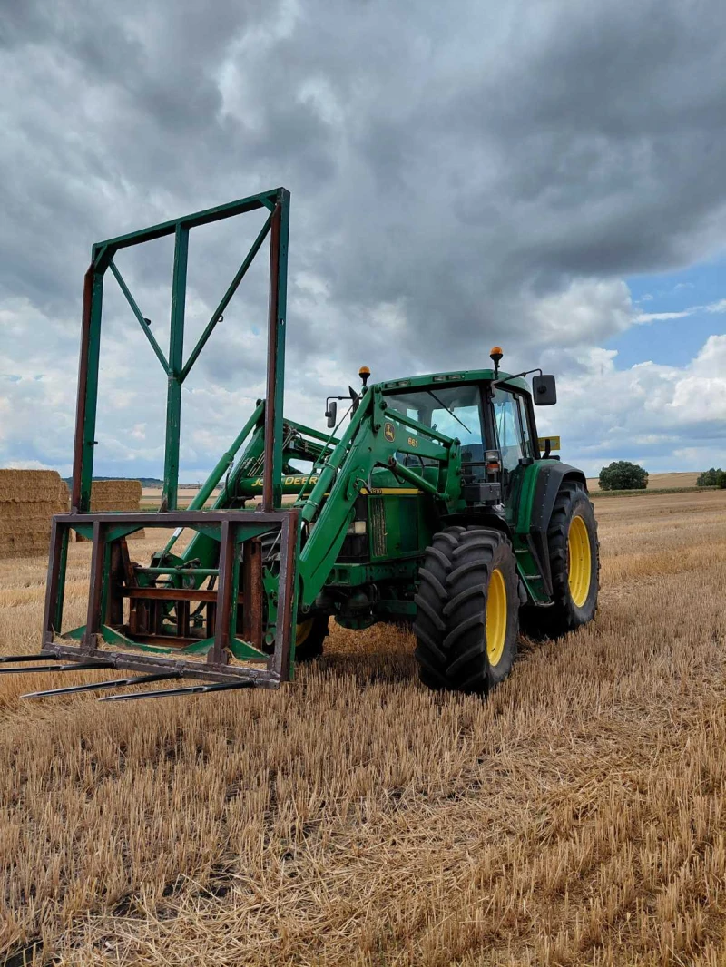 Трактор John Deere 6910
