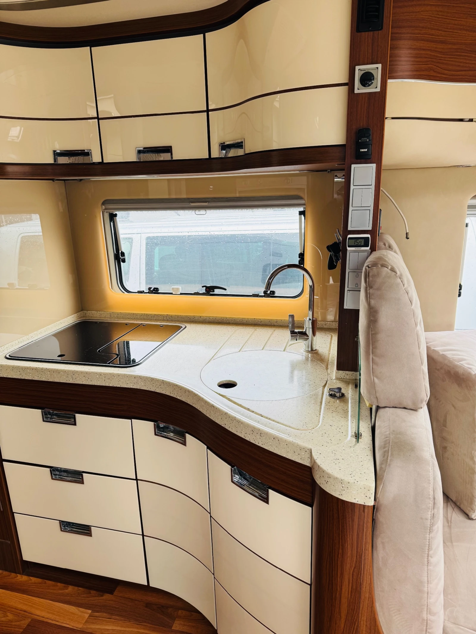 Кемпер HYMER / ERIBA S840, снимка 6 - Каравани и кемпери - 54589549