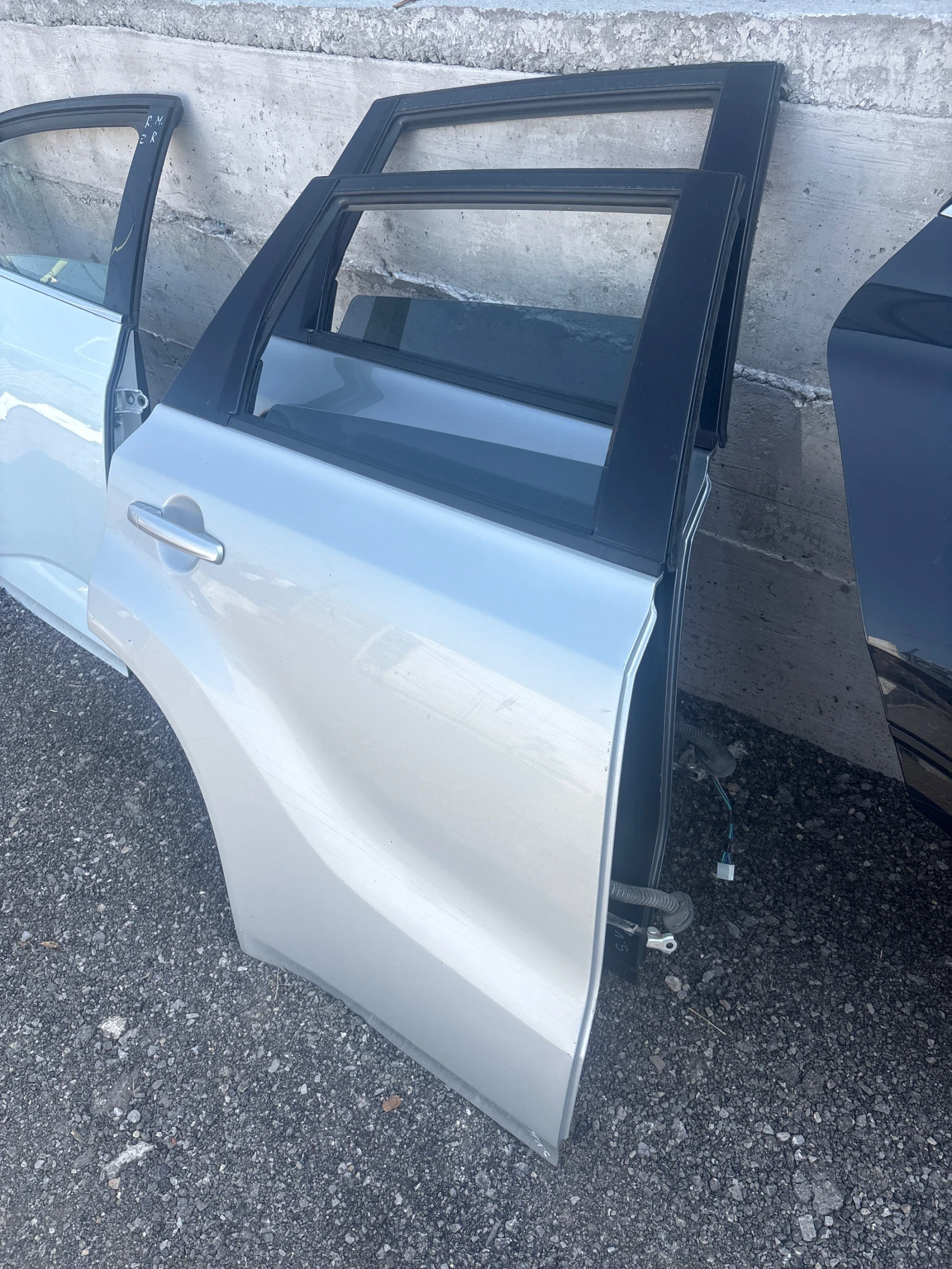 Врата задна дясна за Suzuki Vitara 2016-2025год., снимка 3 - Части - 55884839