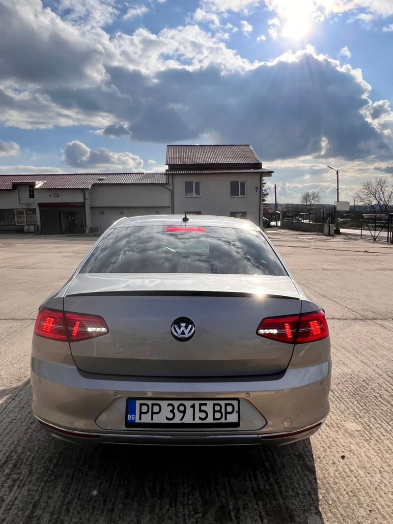 VW Passat, снимка 14 - Автомобили и джипове - 49035512