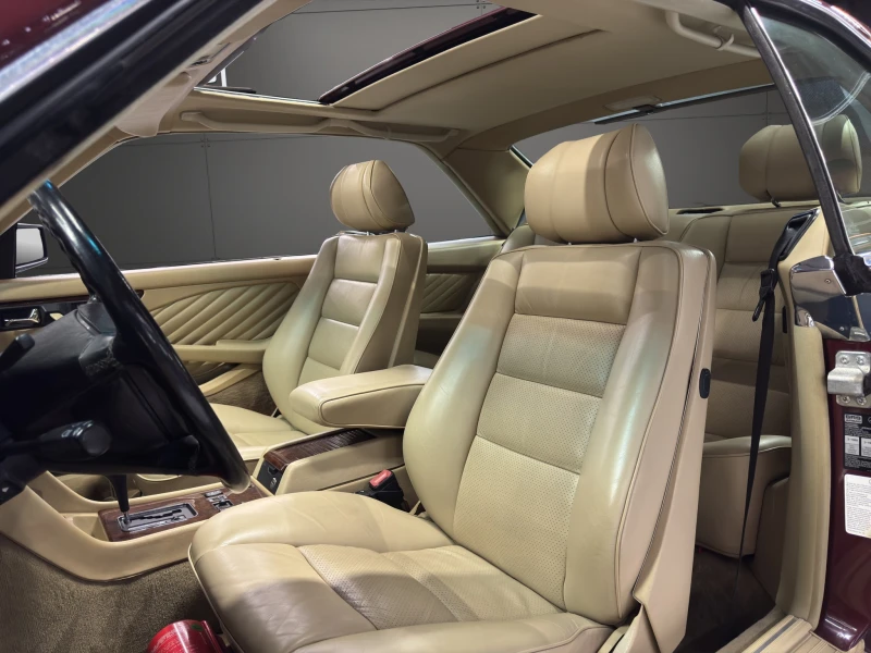 Mercedes-Benz 560 SEC 59000км!!!, снимка 9 - Автомобили и джипове - 51702525