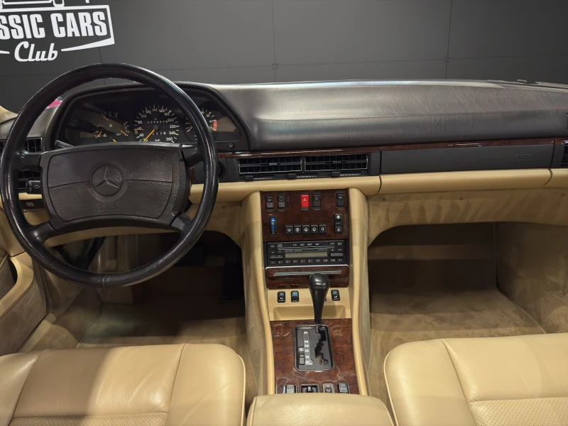 Mercedes-Benz 560 SEC 59000км!!!, снимка 10 - Автомобили и джипове - 51702525