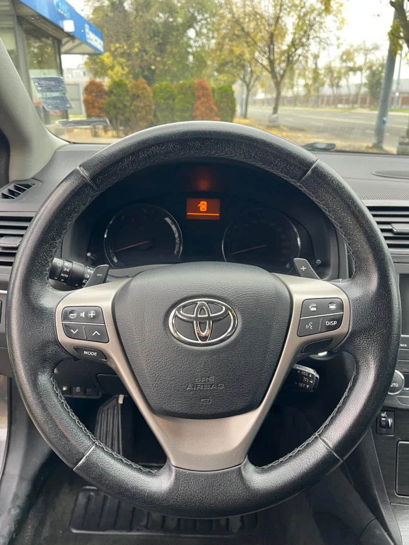 Toyota Avensis 2.0 Автомат Газ/Бензин, снимка 6 - Автомобили и джипове - 52428603