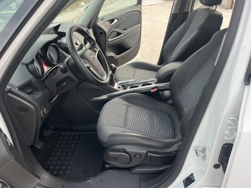 Opel Zafira 2.0 ECOFLEX 131к 6 СКОРОСТИ  АВТОПИЛОТ КЛИМАТРОНИК, снимка 8 - Автомобили и джипове - 53566239