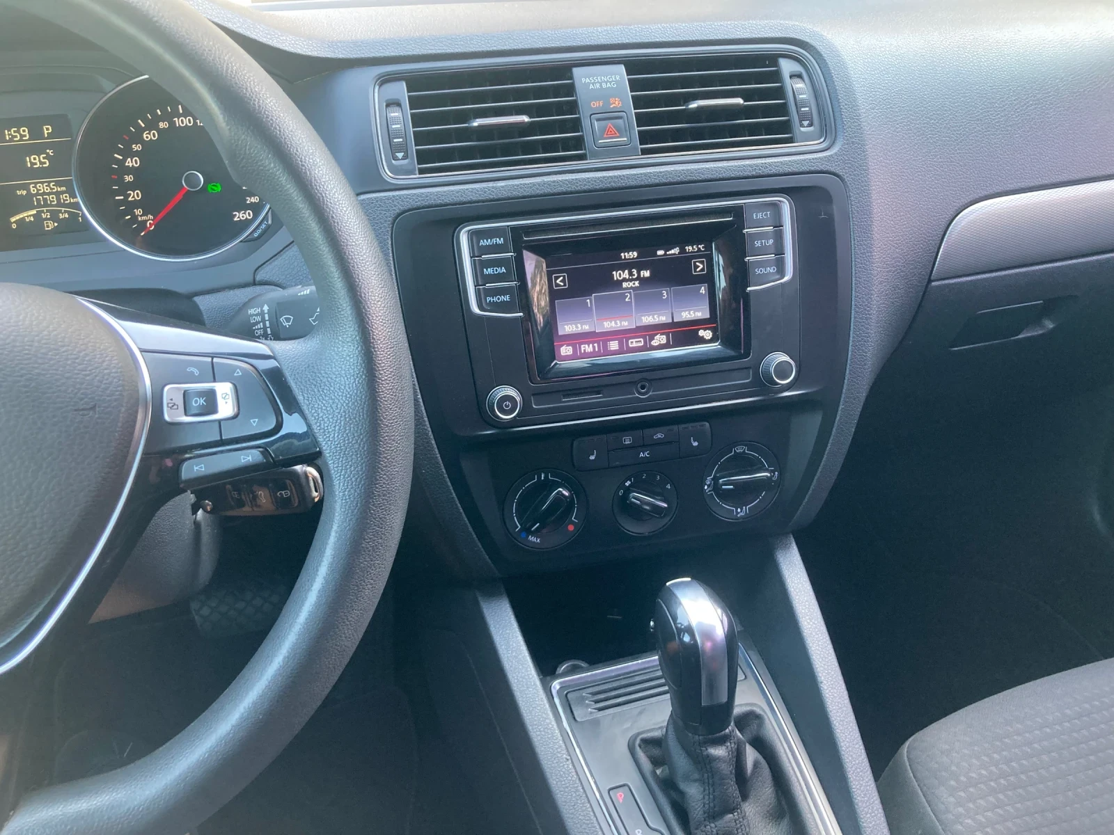 VW Jetta 1, 4 АВТОМАТИК - изображение 8