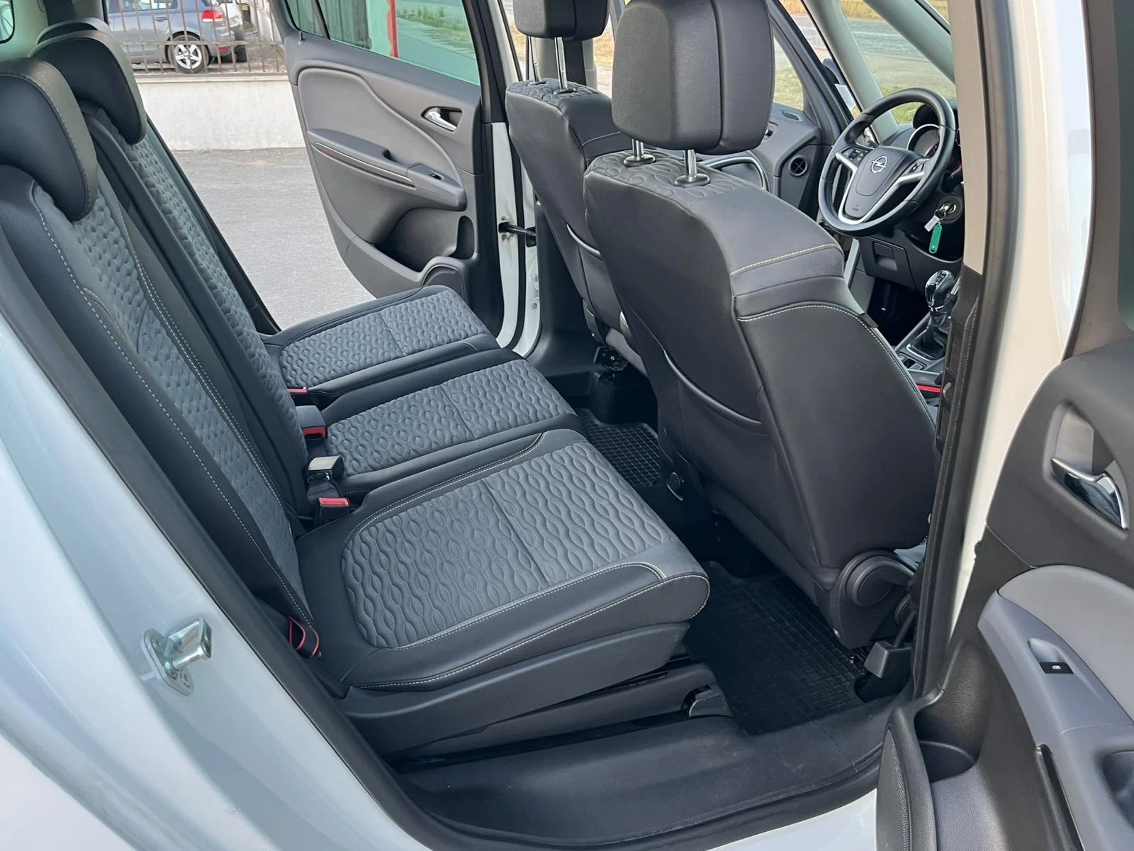 Opel Zafira 2.0 ECOFLEX 131к 6 СКОРОСТИ  АВТОПИЛОТ КЛИМАТРОНИК, снимка 10 - Автомобили и джипове - 53566239