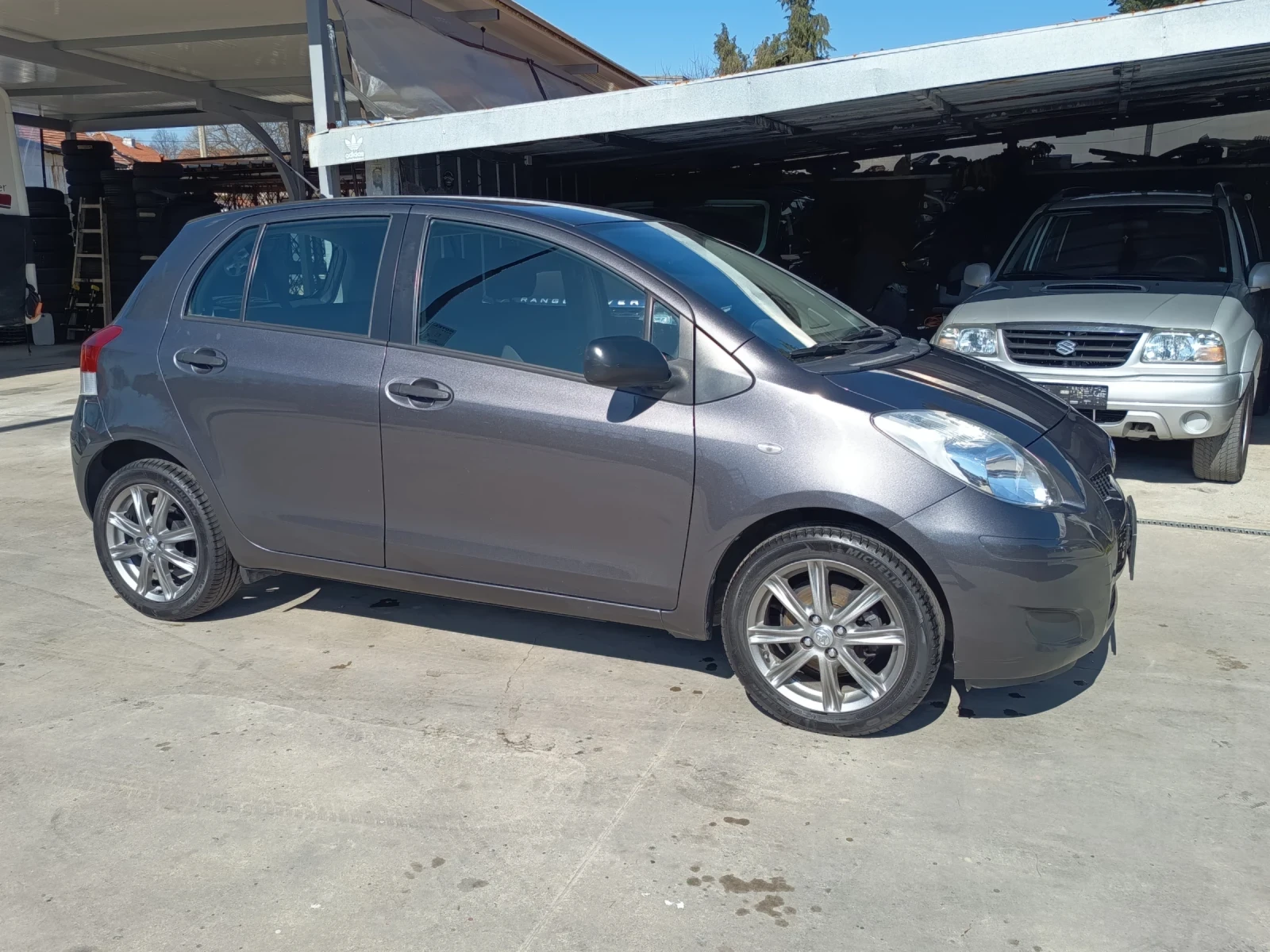 Toyota Yaris 1.0vvti, снимка 3 - Автомобили и джипове - 53814776