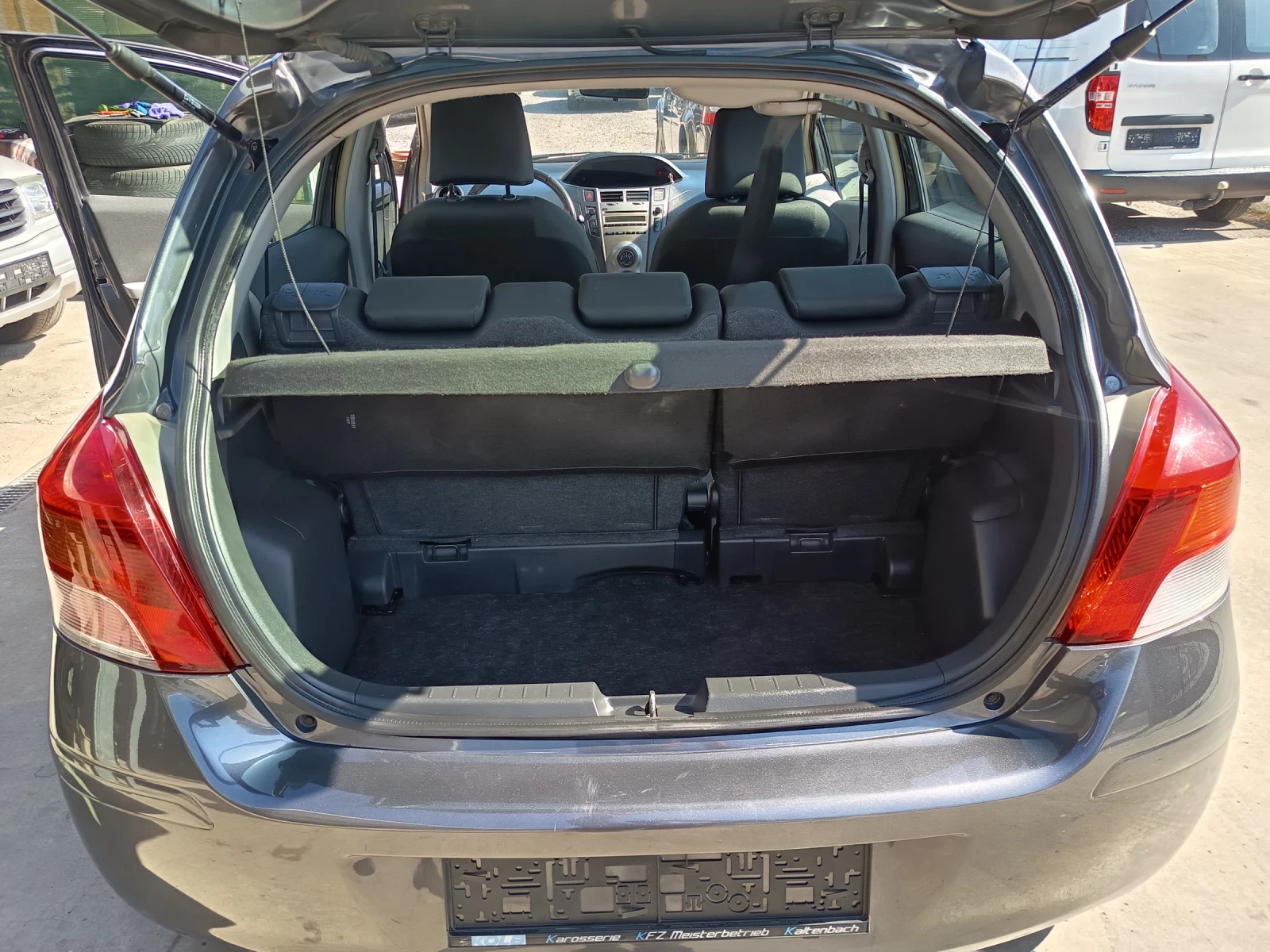 Toyota Yaris 1.0vvti, снимка 12 - Автомобили и джипове - 53814776