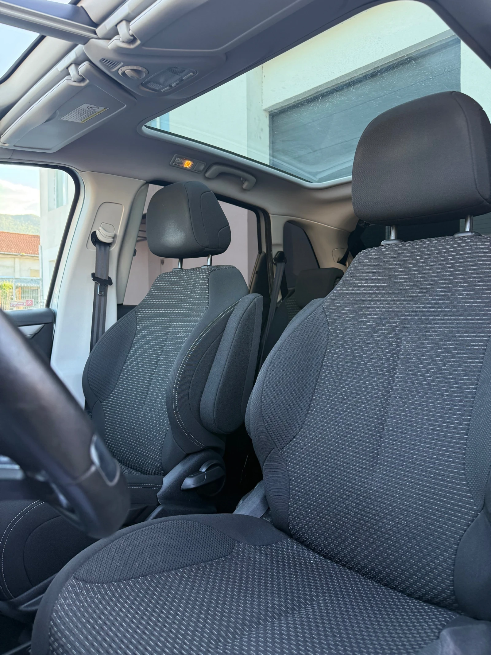 Citroen C4 Picasso 1.6HDI FACELIFT Панорама, снимка 11 - Автомобили и джипове - 54348098