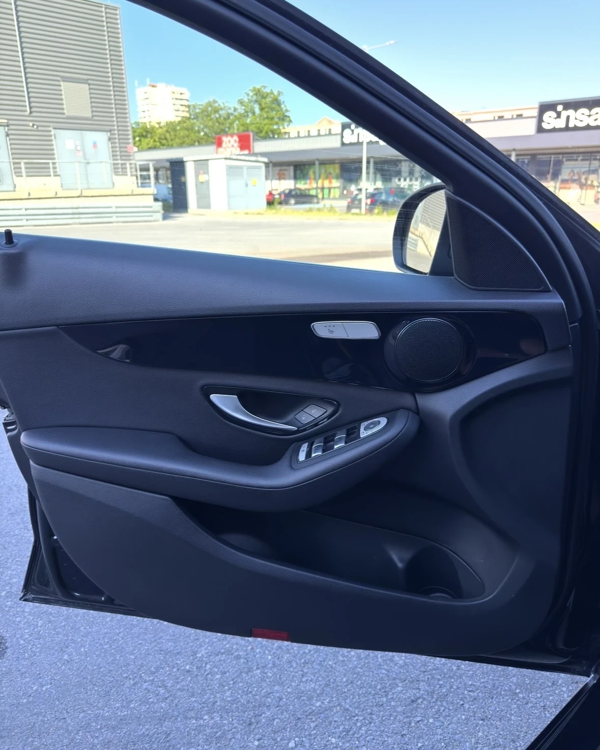 Mercedes-Benz C 200 Distronic / AMG , снимка 11 - Автомобили и джипове - 54429513
