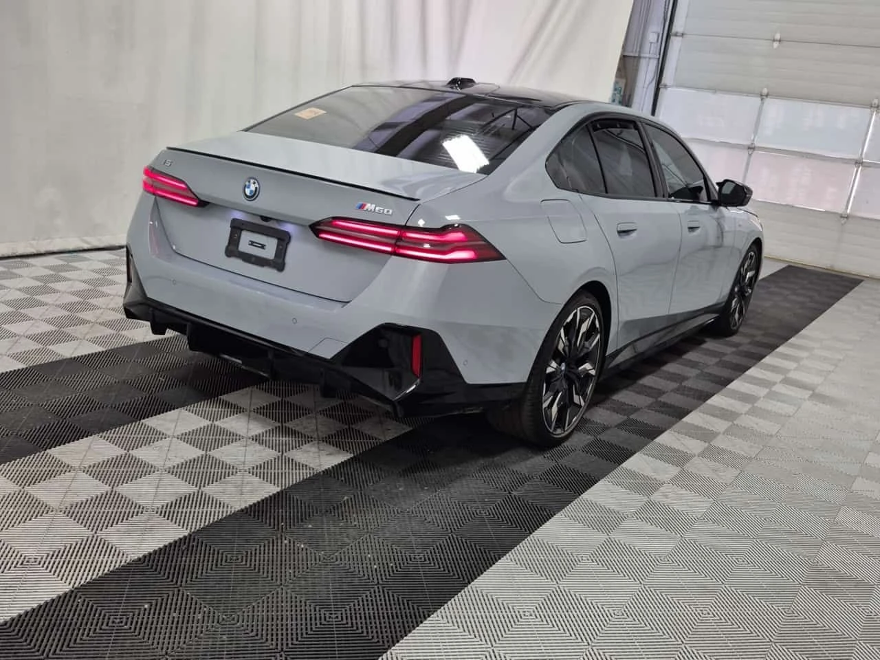 BMW i5 M60 XDRIVE| BOWERS & WILKINS| SWAROWSKI| SKY LOUNG | Mobile.bg � ����������� 3