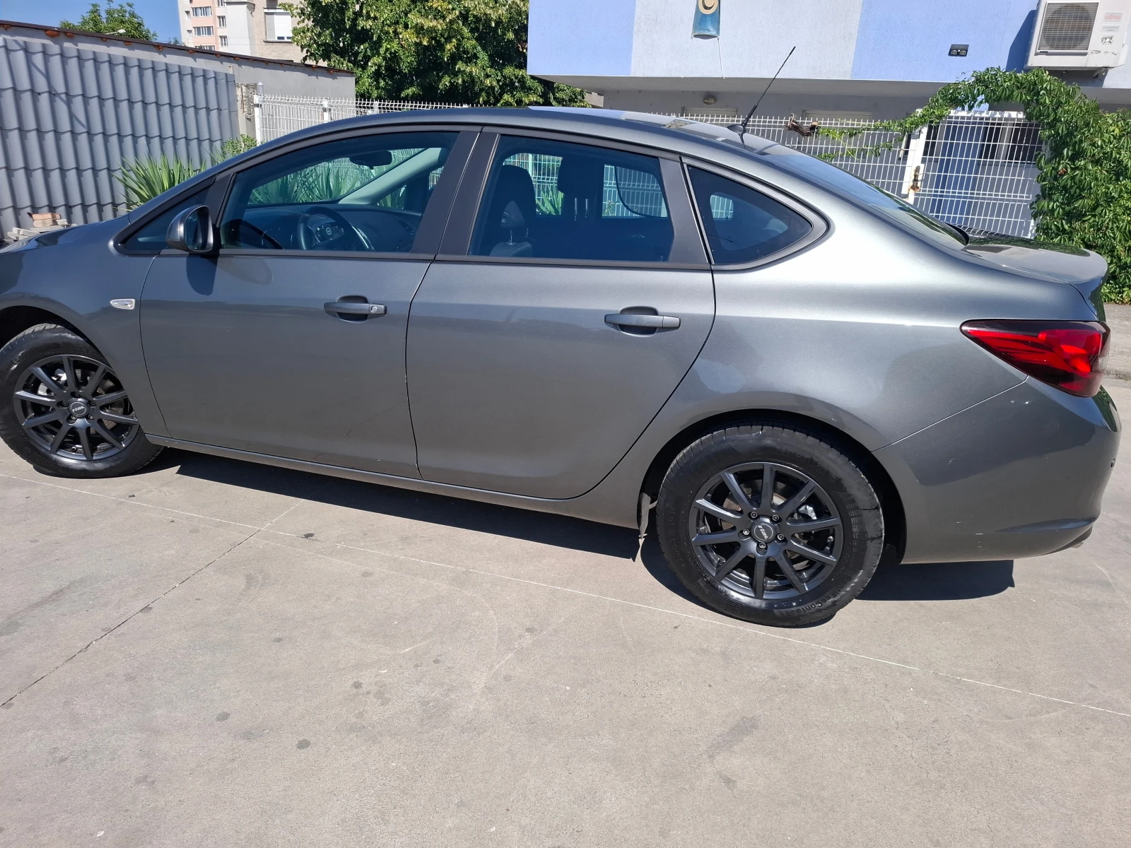 Opel Astra, снимка 14 - Автомобили и джипове - 55536146