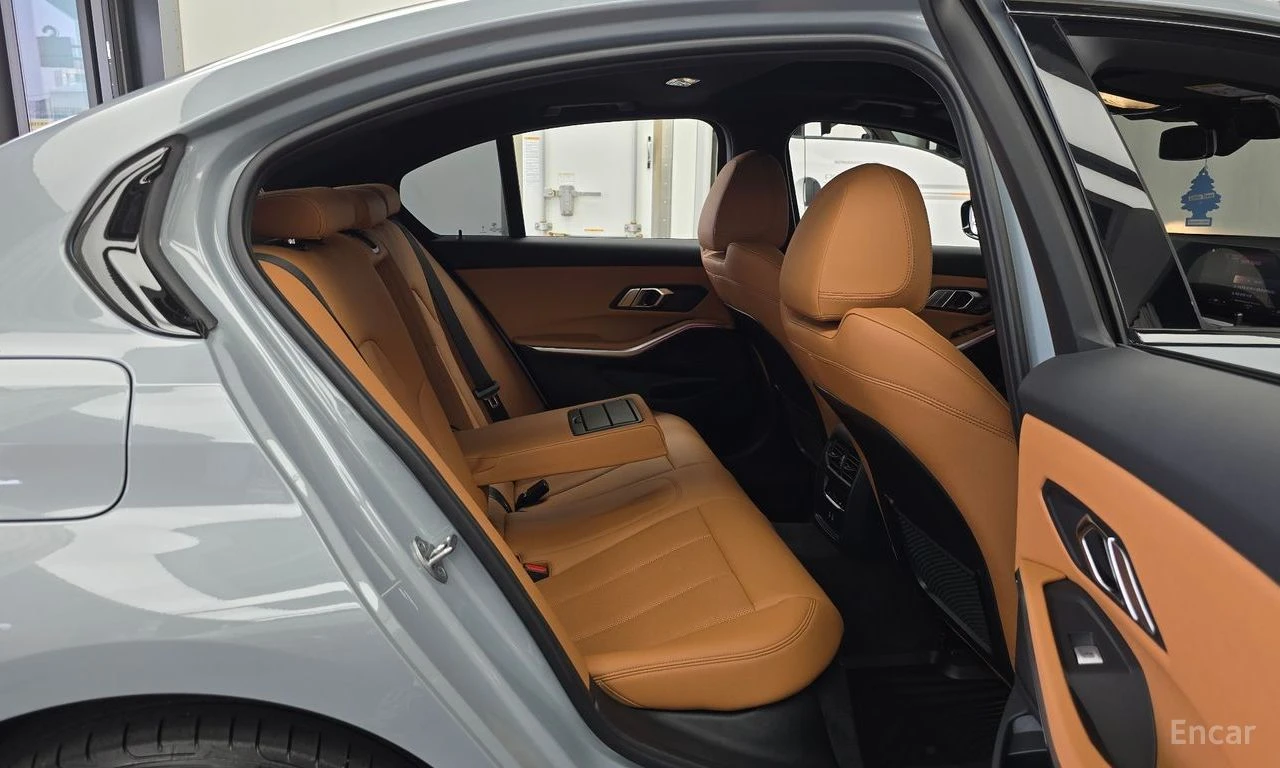 BMW 330 M* SPORT* LASER* ДИСТРОНИК* ХЕДЪП* LANE* ASSIST* , снимка 9 - Автомобили и джипове - 55831484