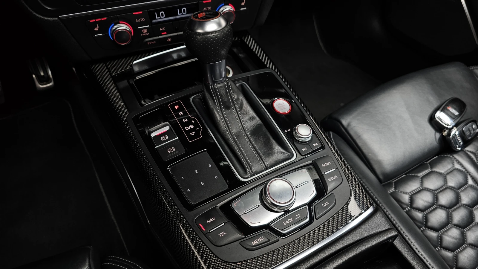 Audi Rs7 КЕРАМИКА* ВЪЗДУХ* ECU MAP* DIS* B&O* СОБСТВЕН ЛИЗИ, снимка 14 - Автомобили и джипове - 56180587