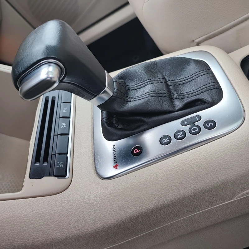 VW Tiguan 2.0TSI* 4MOTION* AVTOMAT* ПАНОРАМА* KSENON* * , снимка 12 - Автомобили и джипове - 52122008