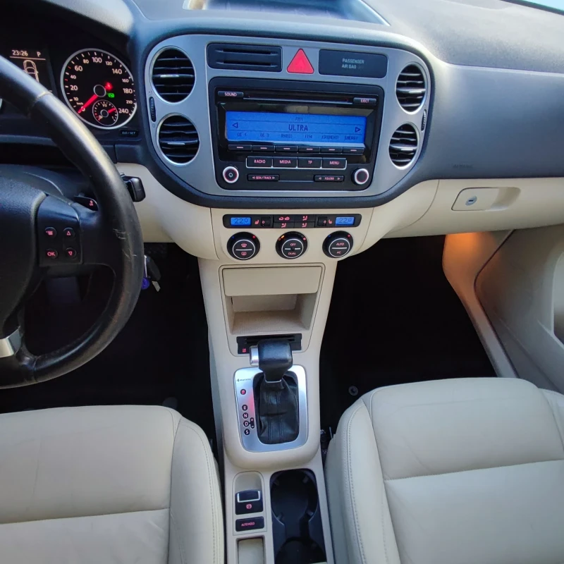 VW Tiguan 2.0TSI* 4MOTION* AVTOMAT* ПАНОРАМА* KSENON* * , снимка 10 - Автомобили и джипове - 52122008