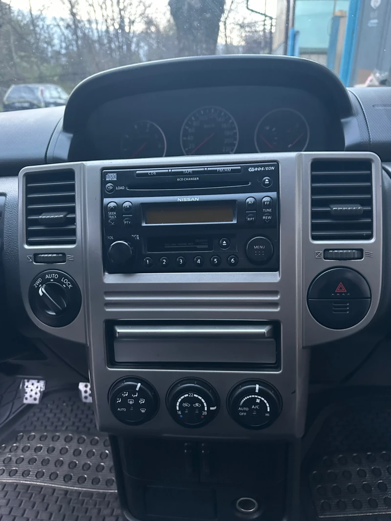 Nissan X-trail T30 facelift, снимка 8 - Автомобили и джипове - 52681711