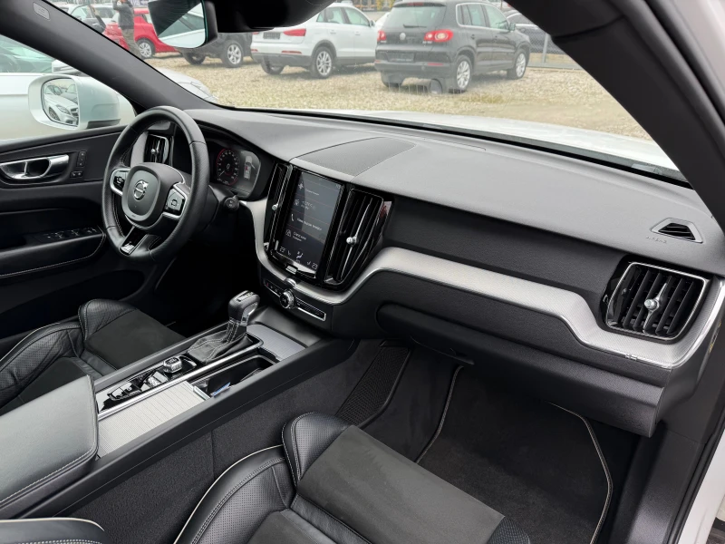 Volvo XC60 2.0 D R DESIGN(КАТО НОВА), снимка 14 - Автомобили и джипове - 52875088