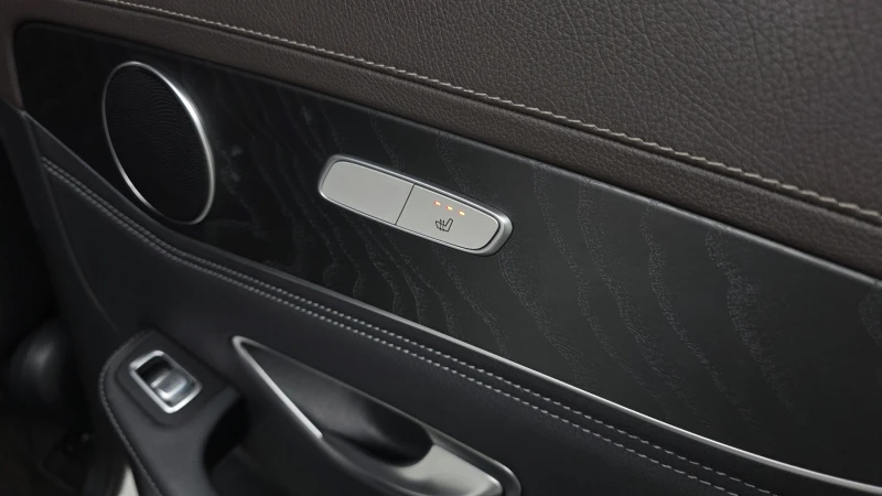 Mercedes-Benz GLC 220 PREMIUM / Пълна сервизна история !!!, снимка 16 - Автомобили и джипове - 52967971