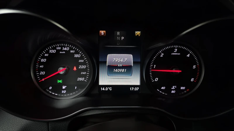 Mercedes-Benz GLC 220 PREMIUM / Пълна сервизна история !!!, снимка 10 - Автомобили и джипове - 52967971